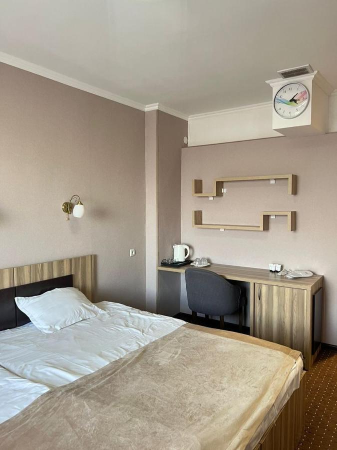 Seven Hotel Бишкек Екстериор снимка